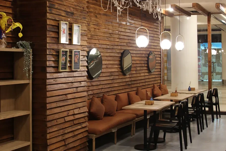 2080-burger-interior