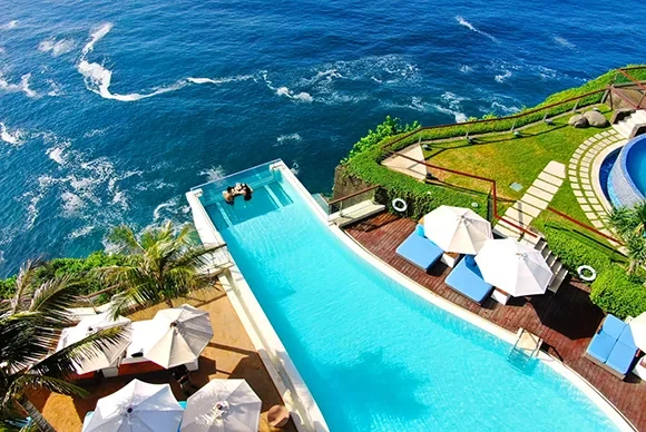 Aerial view of the Oneeighty cliff-edge infinity pool and luxury resort in Uluwatu, Bali.