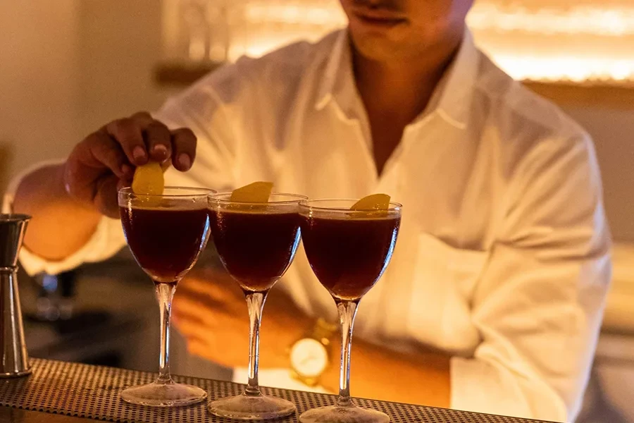 mason_ulus_opening-bar