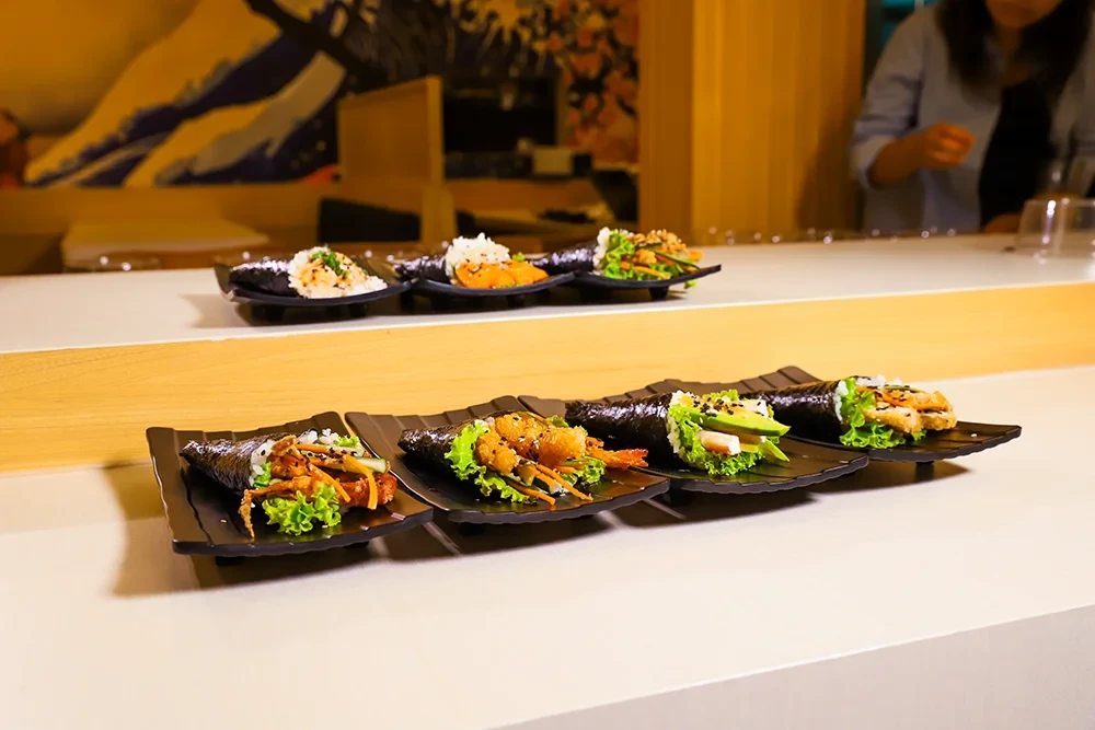 enzo-sushi-train-food1