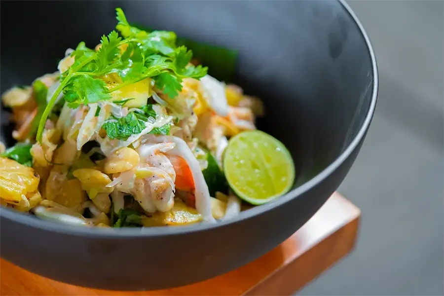 temple-food-chicken-prawn-salad-900