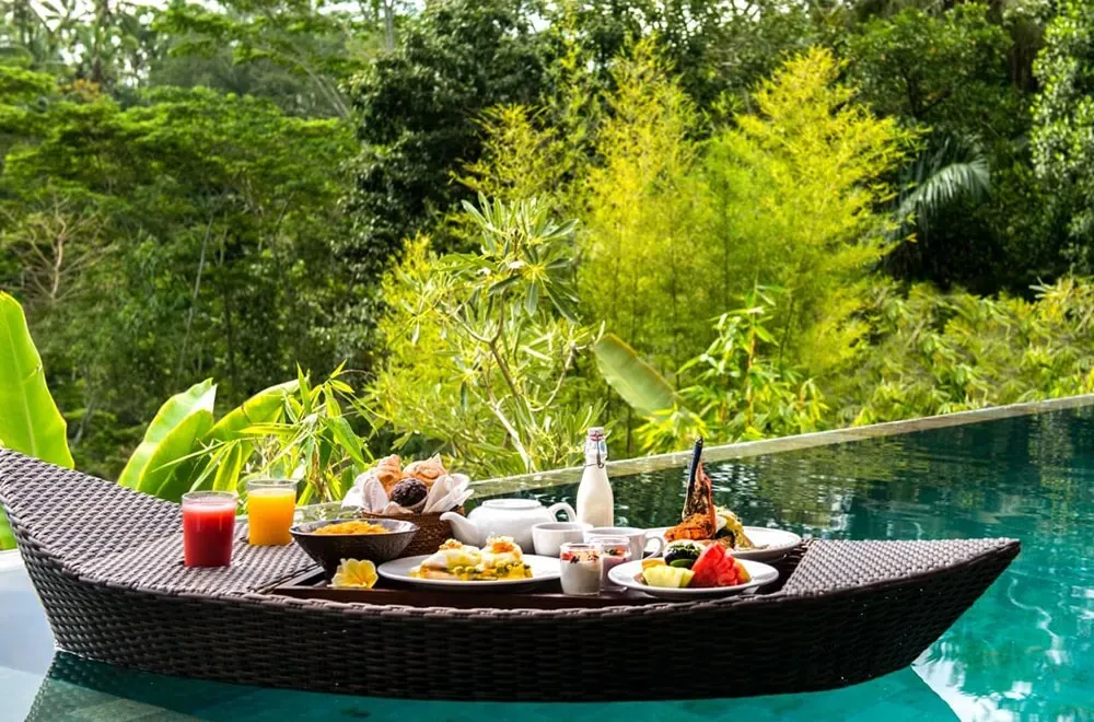 the-kelusa-samsara-ubud-floating-breakfast