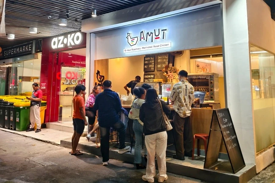Amut-RC-chicken-at-night