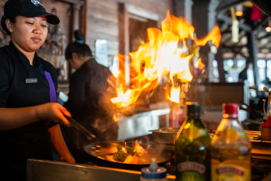 Swan Restaurant Keramas - Live cooking with a flambe fire